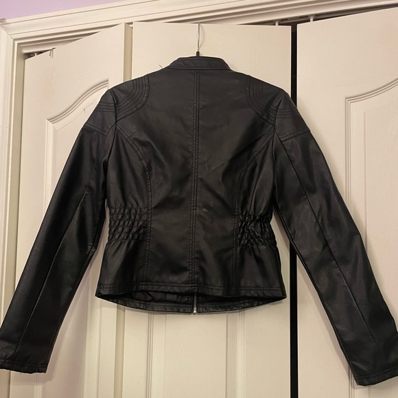 Women’s black leather jacket - Picture 2 of 3